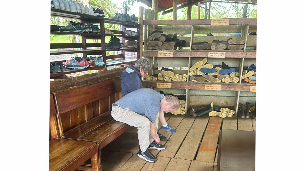From Baltra To Puerto Ayora: Transfer With Turtle Ranch And Lava Tunnels foto 7