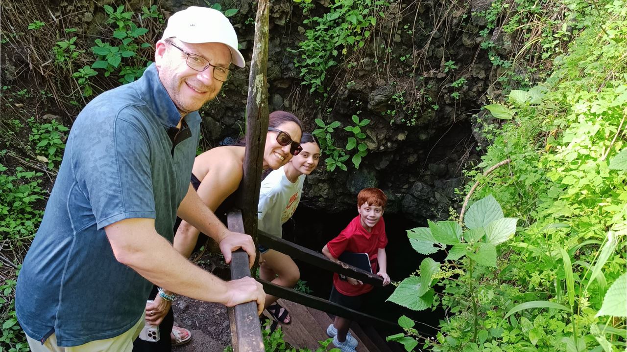 From Baltra To Puerto Ayora: Transfer With Turtle Ranch And Lava Tunnels foto 5