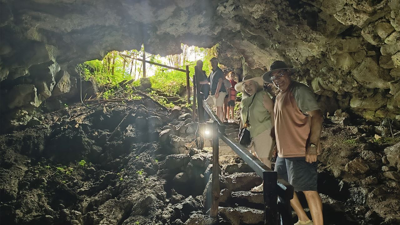 From Baltra To Puerto Ayora: Transfer With Turtle Ranch And Lava Tunnels foto 8